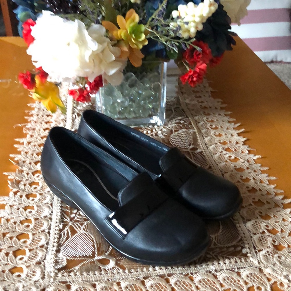 Dansko black flat shoes
